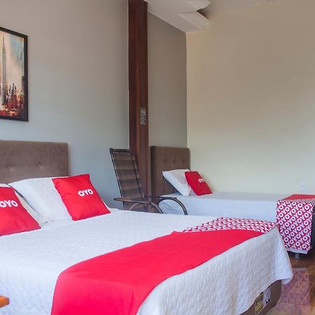 Oyo M&J Hotel Santo Antônio do Descoberto エクステリア 写真