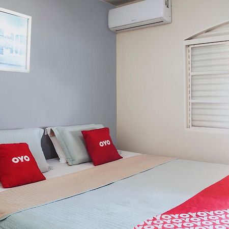 Oyo M&J Hotel Santo Antônio do Descoberto エクステリア 写真