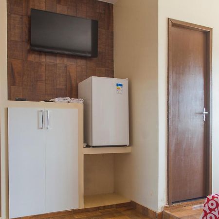 Oyo M&J Hotel Santo Antônio do Descoberto エクステリア 写真