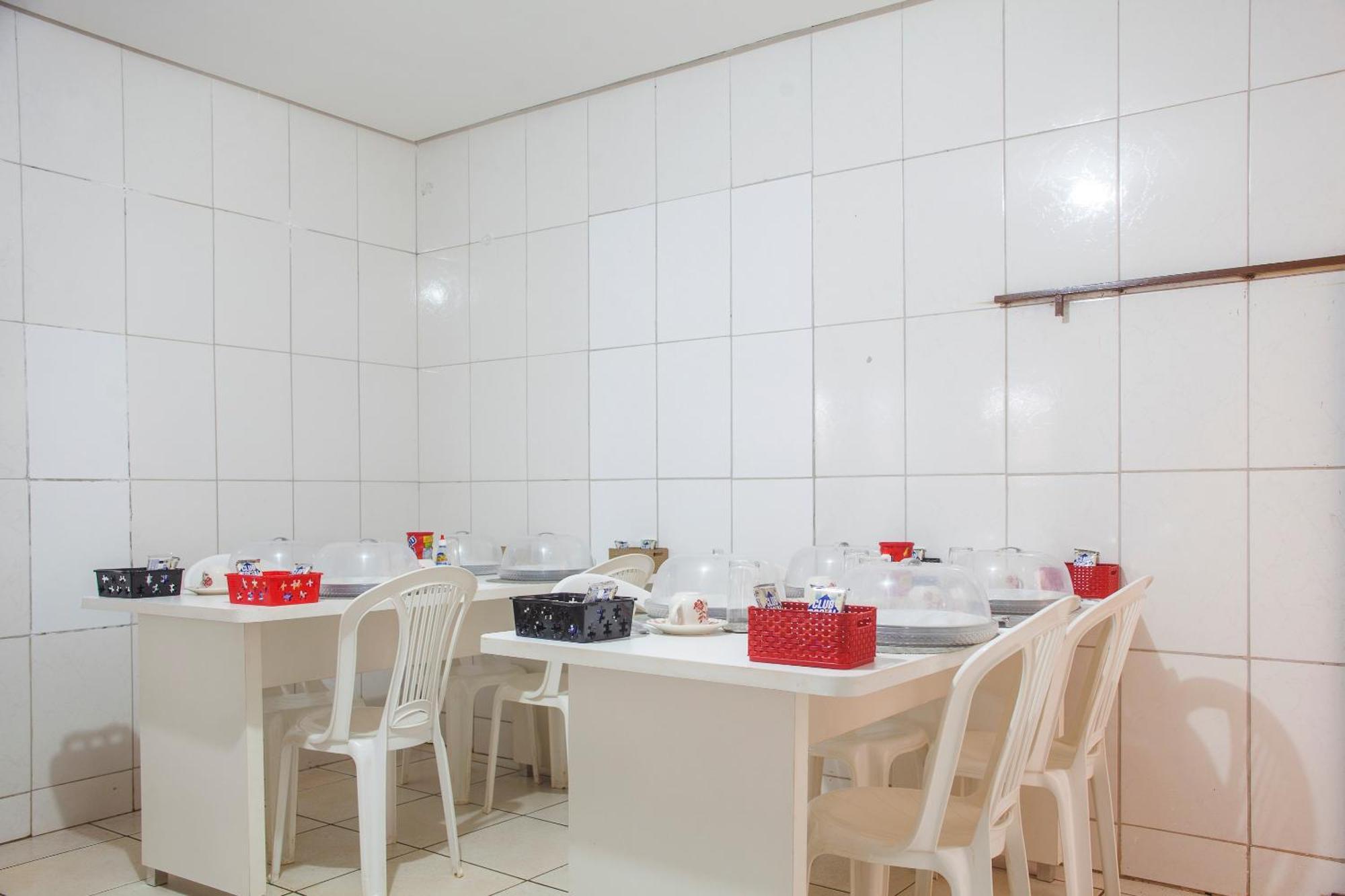 Oyo M&J Hotel Santo Antônio do Descoberto エクステリア 写真