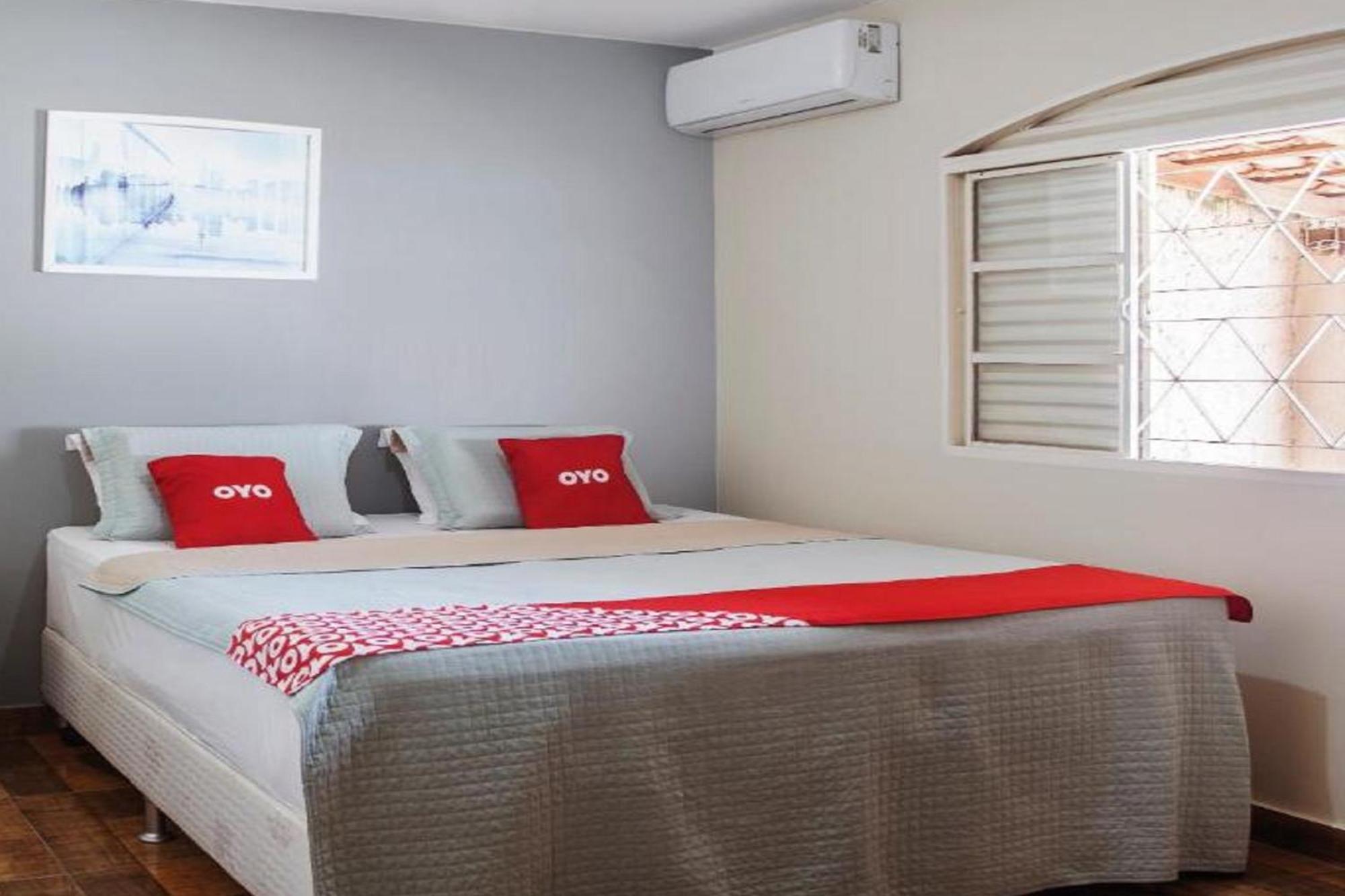 Oyo M&J Hotel Santo Antônio do Descoberto エクステリア 写真