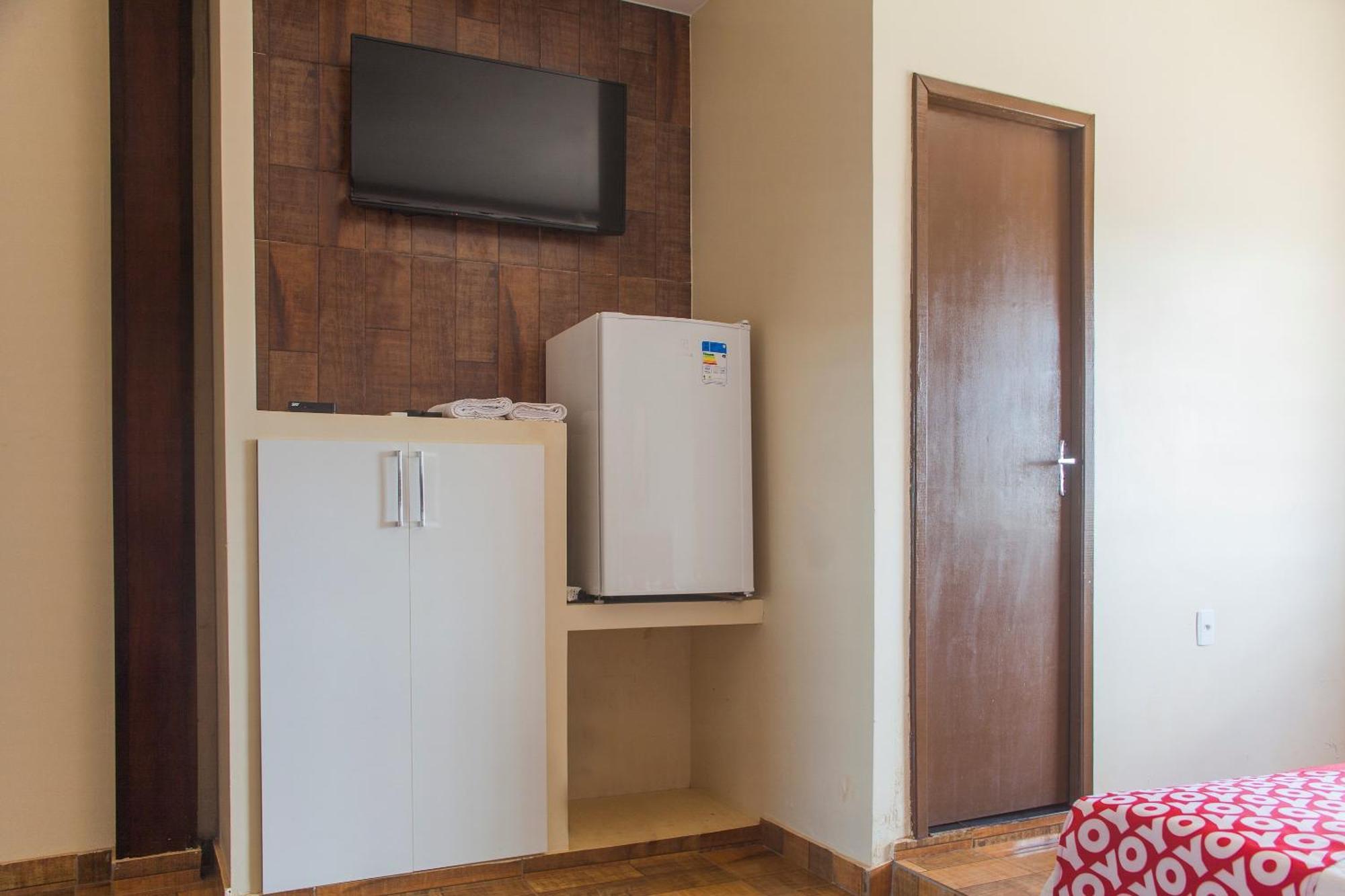 Oyo M&J Hotel Santo Antônio do Descoberto エクステリア 写真